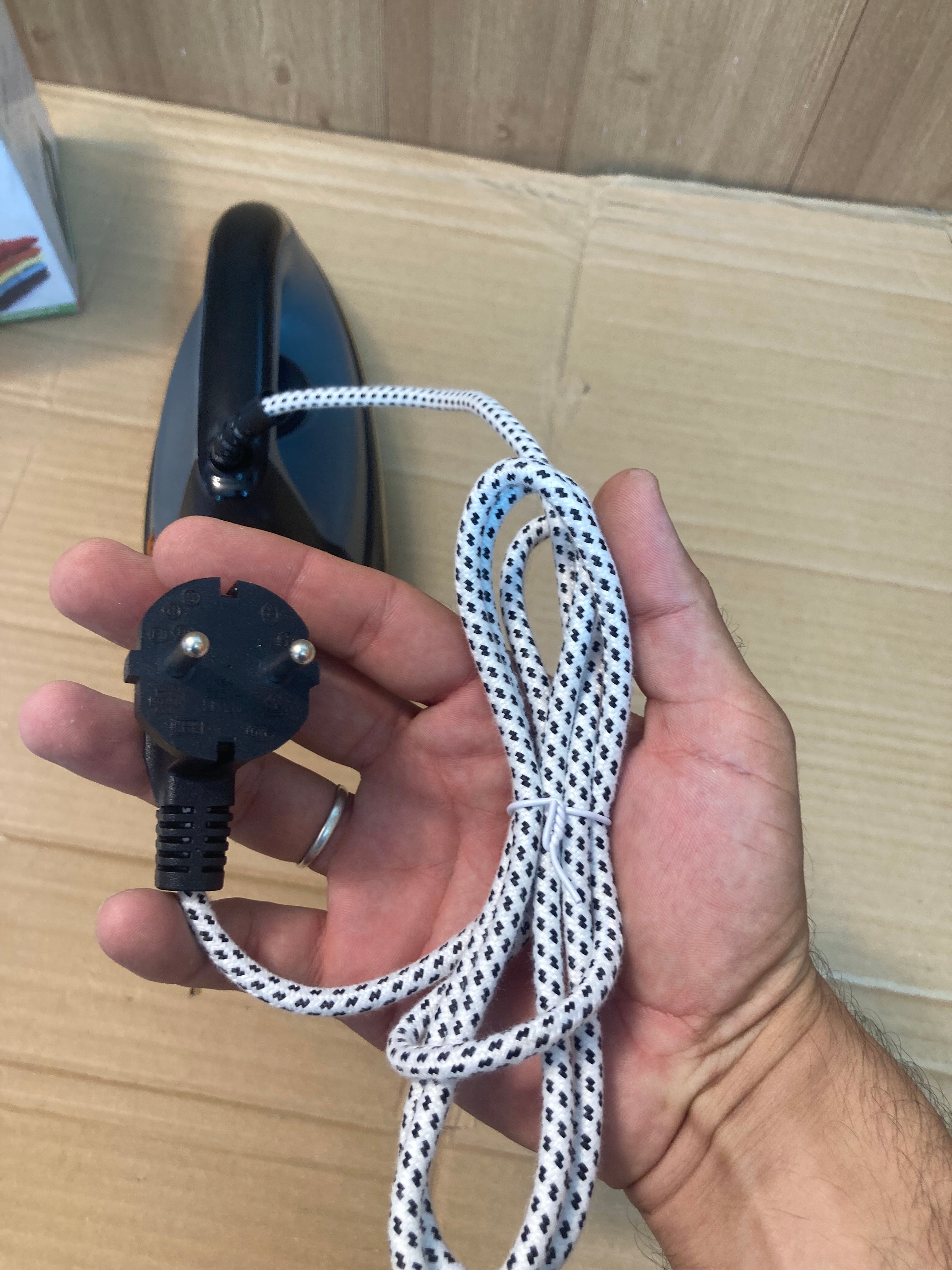 Kangaroo Ceramic Coated Soleplate Automatic Dry Iron 1200W