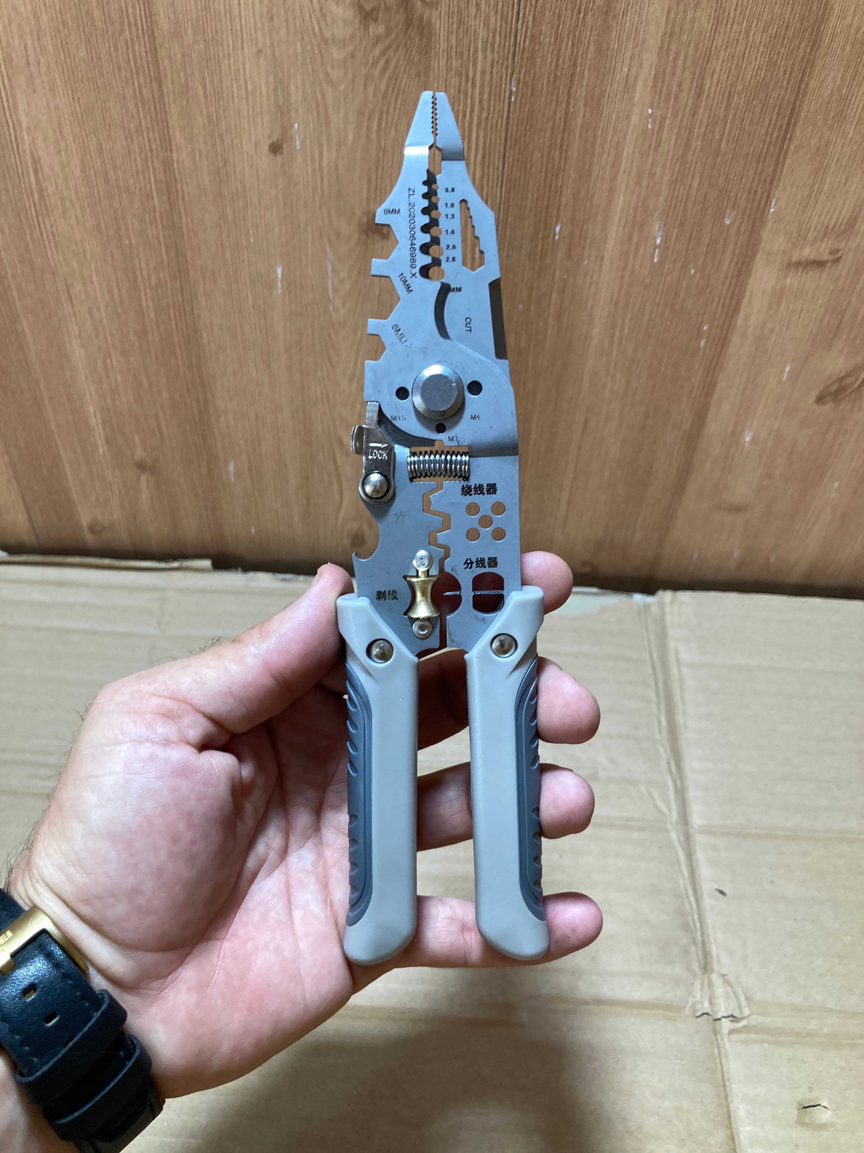 Multifunctional Wire Stripping Pliers