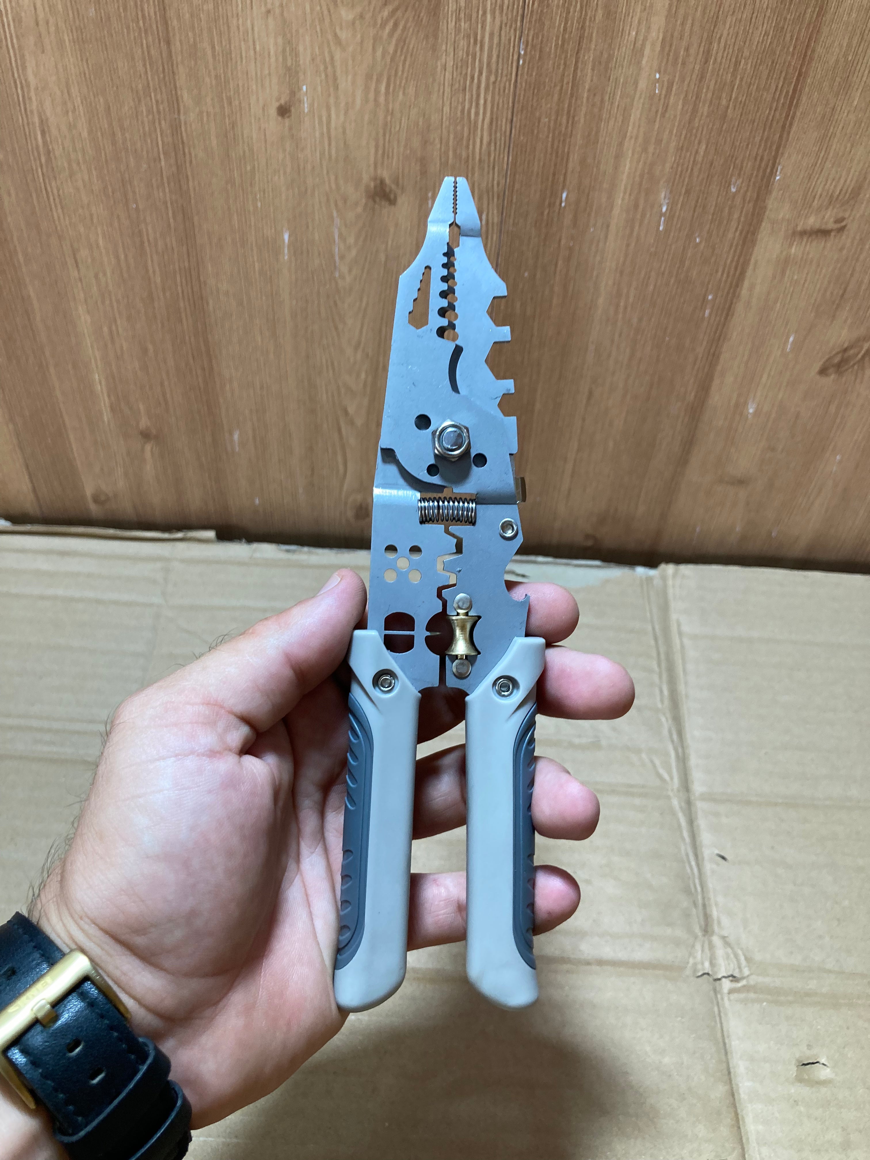 Multifunctional Wire Stripping Pliers