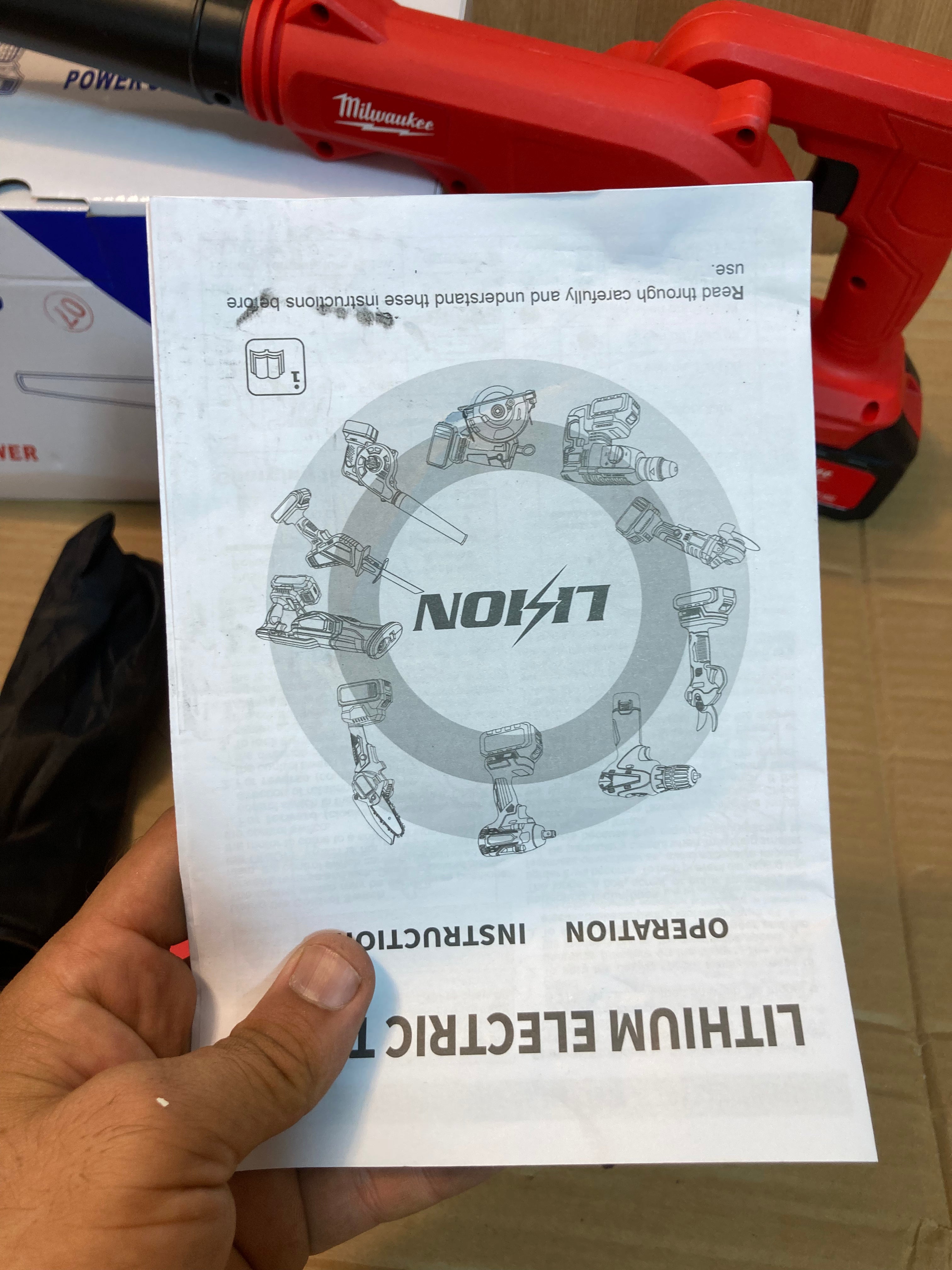 Lot Imported Milwaukee 2-in-1 Air Blower & Vacuum Cleaner With 88V Double Batteries