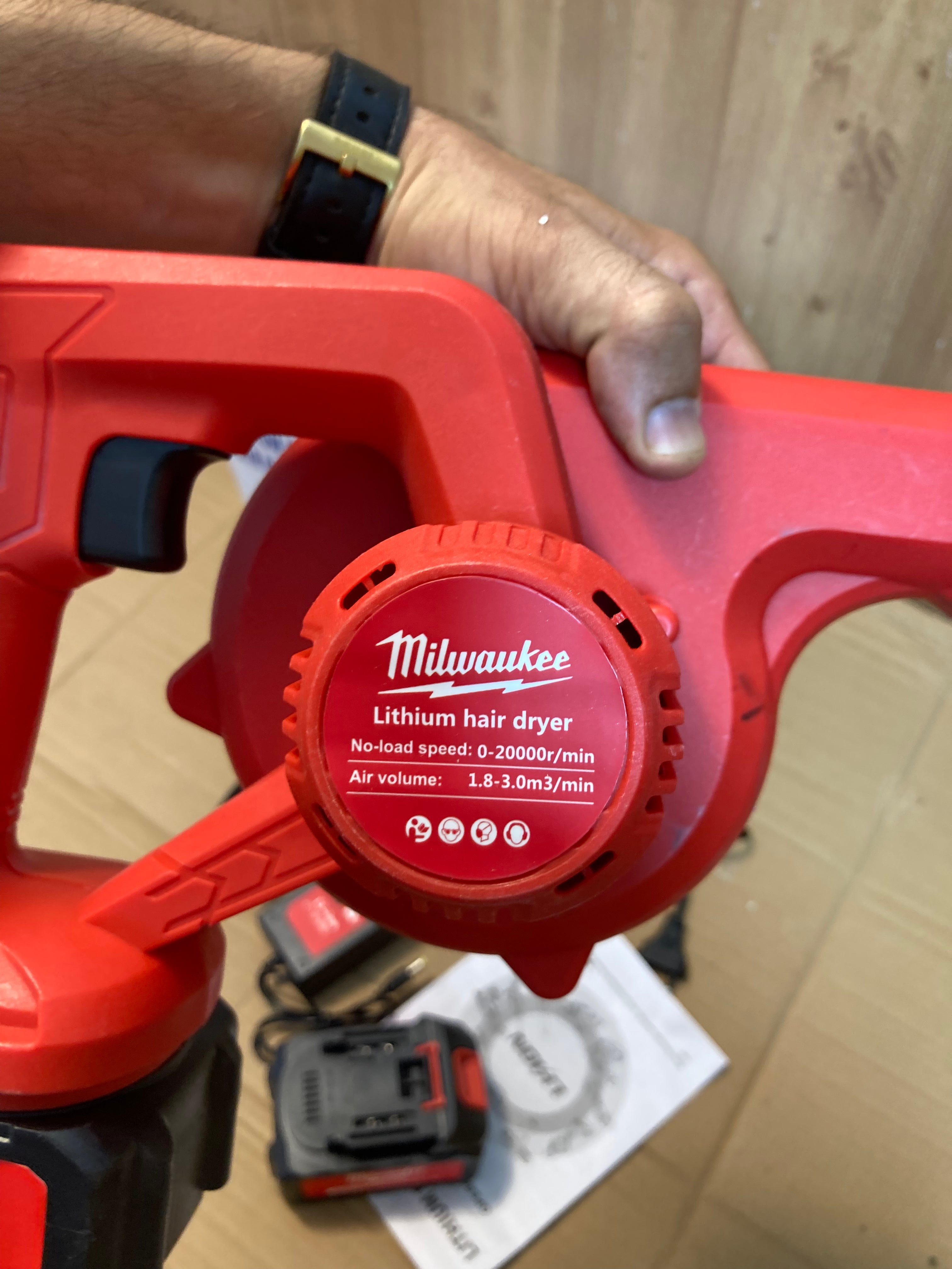 Lot Imported Milwaukee 2-in-1 Air Blower & Vacuum Cleaner With 88V Double Batteries