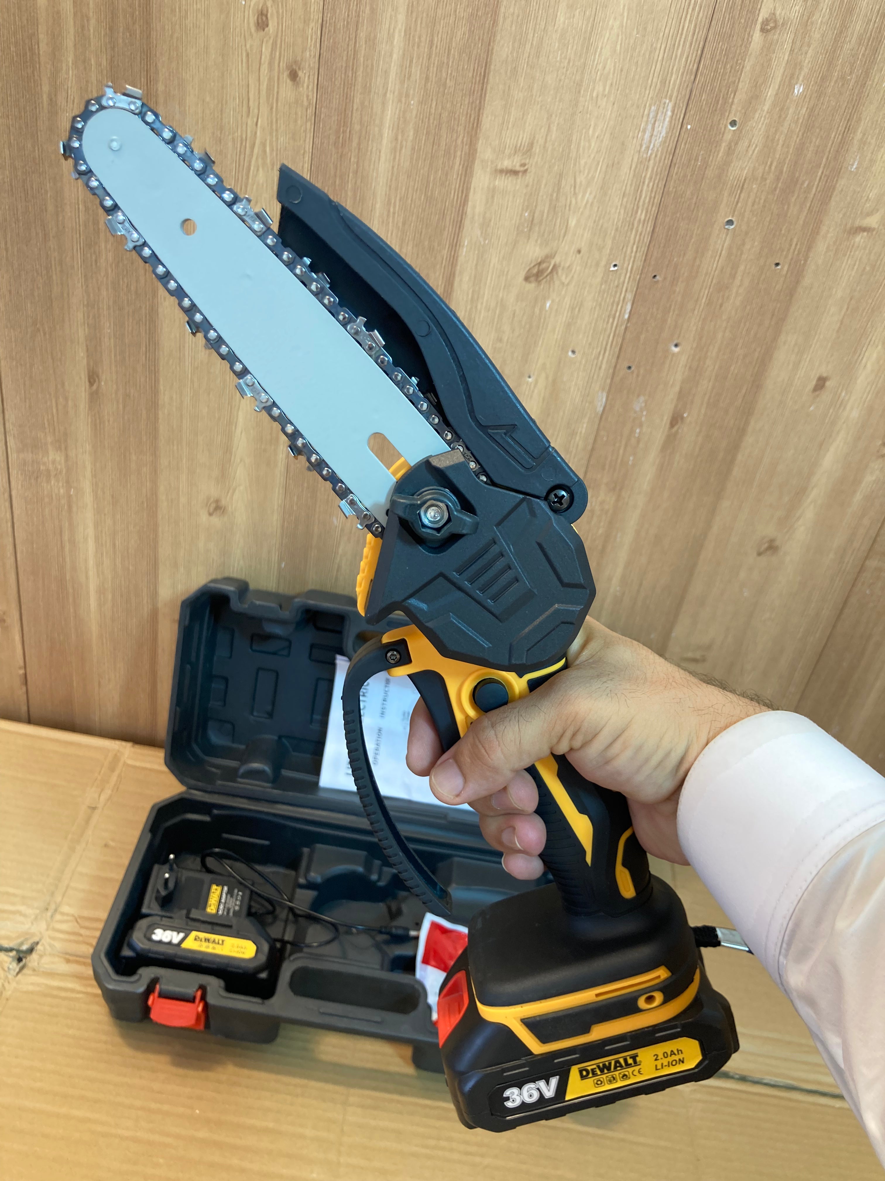 DeWALT Rechargeable Chainsaw with 36V Double Batteries