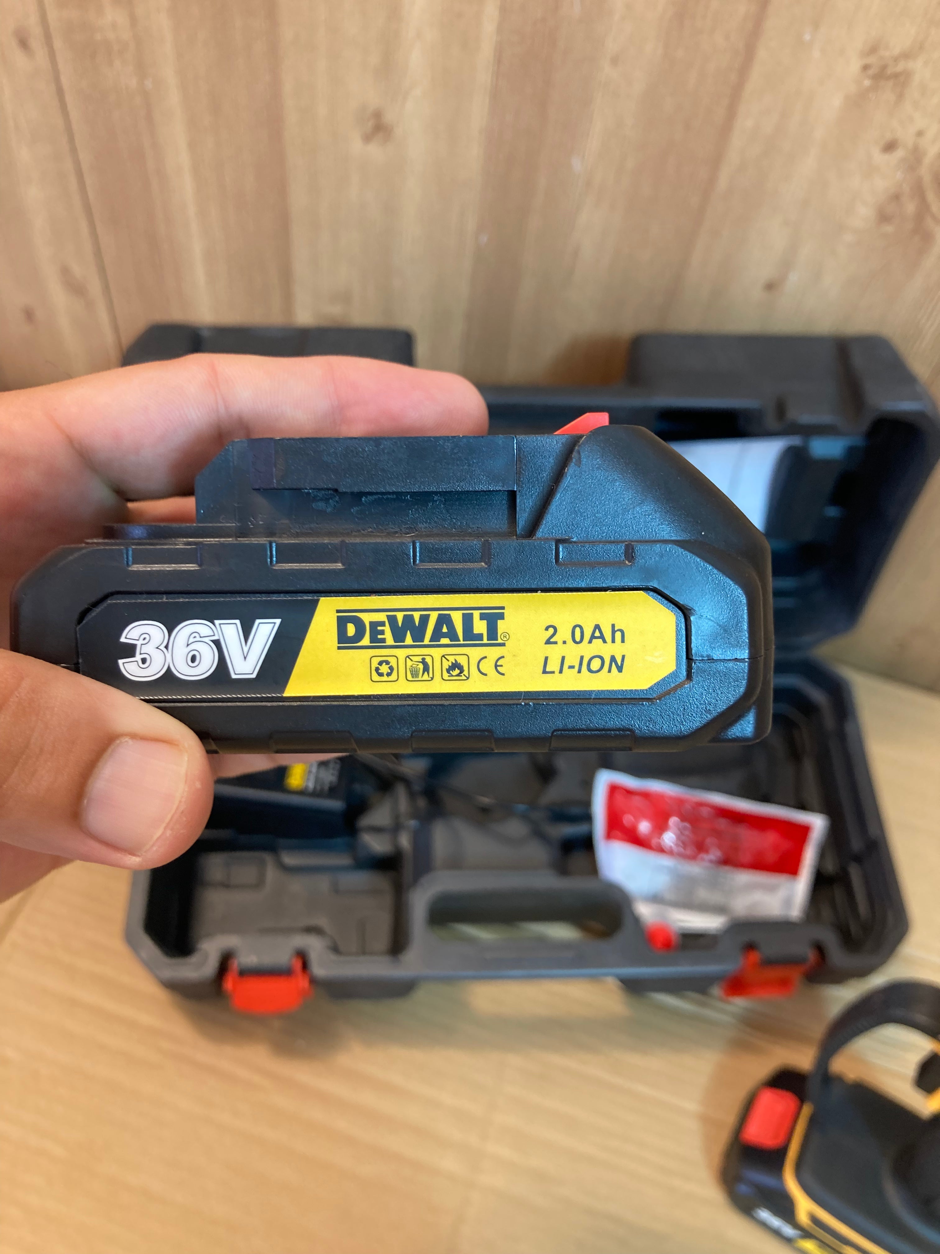 DeWALT Rechargeable Chainsaw with 36V Double Batteries