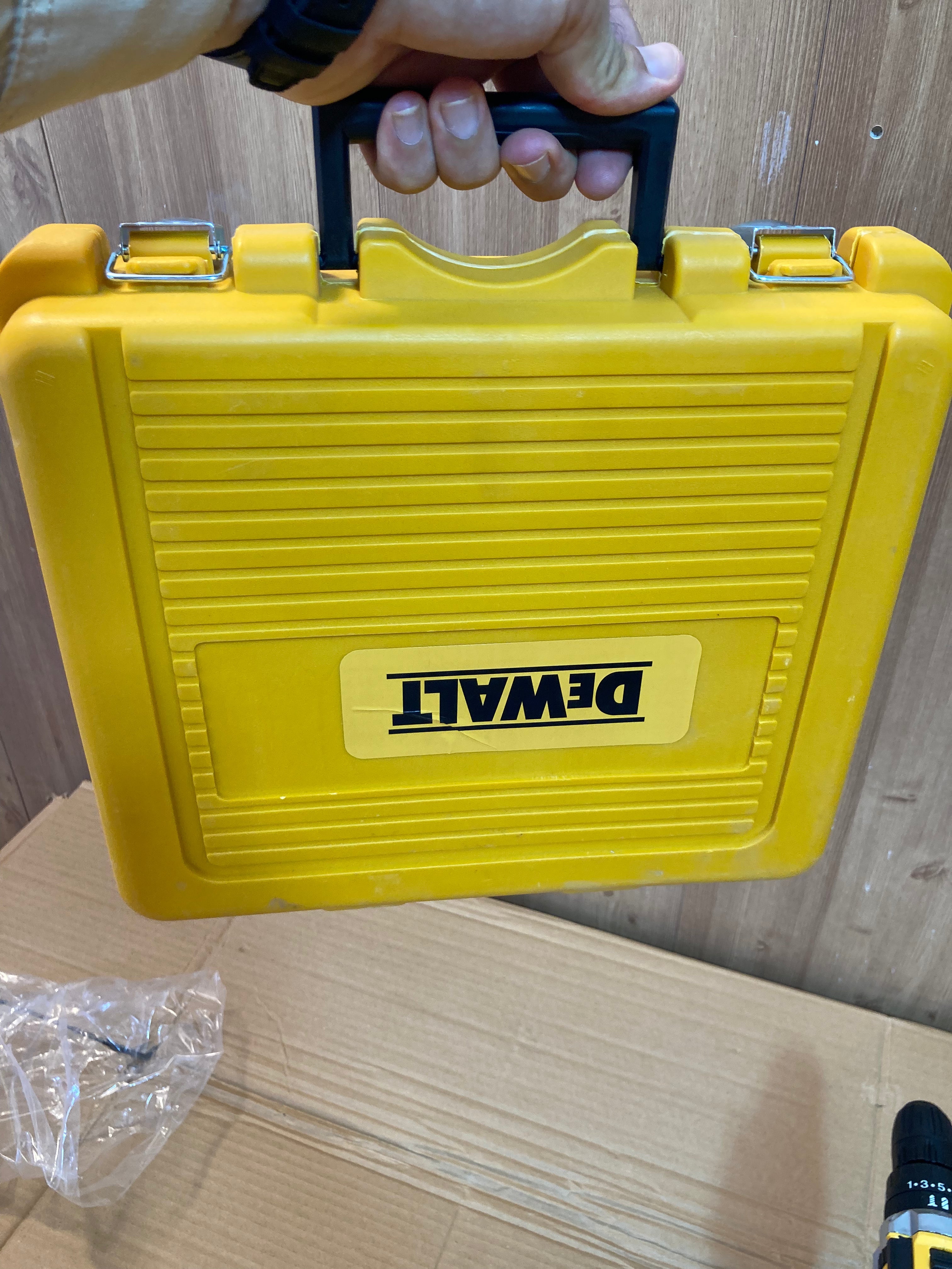 DeWALT 48V Cordless Drill Machine Set with Polishing Foam