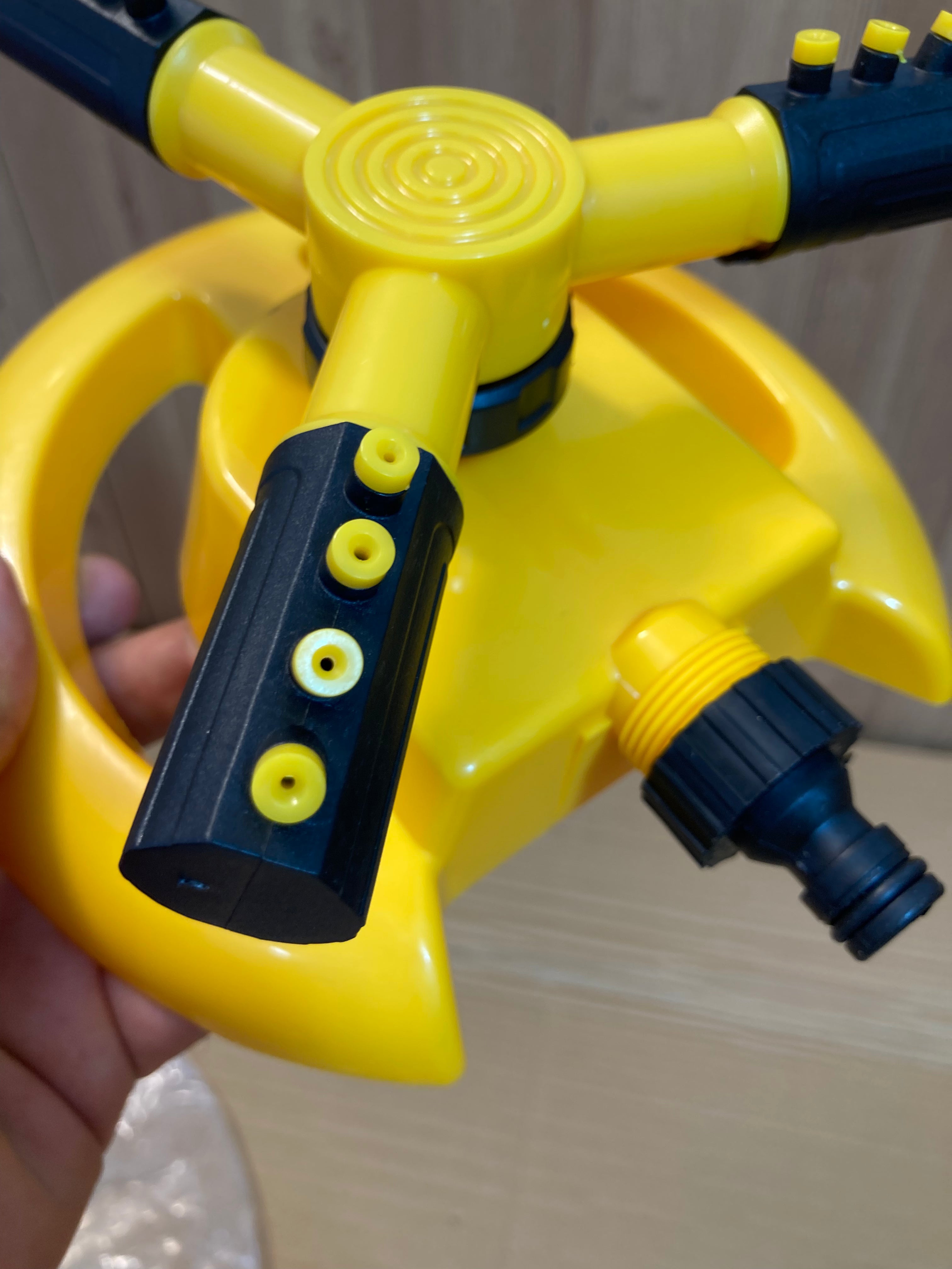 360 Degrees Revolving Garden Sprinkler With 3/4 inch Hose Connector