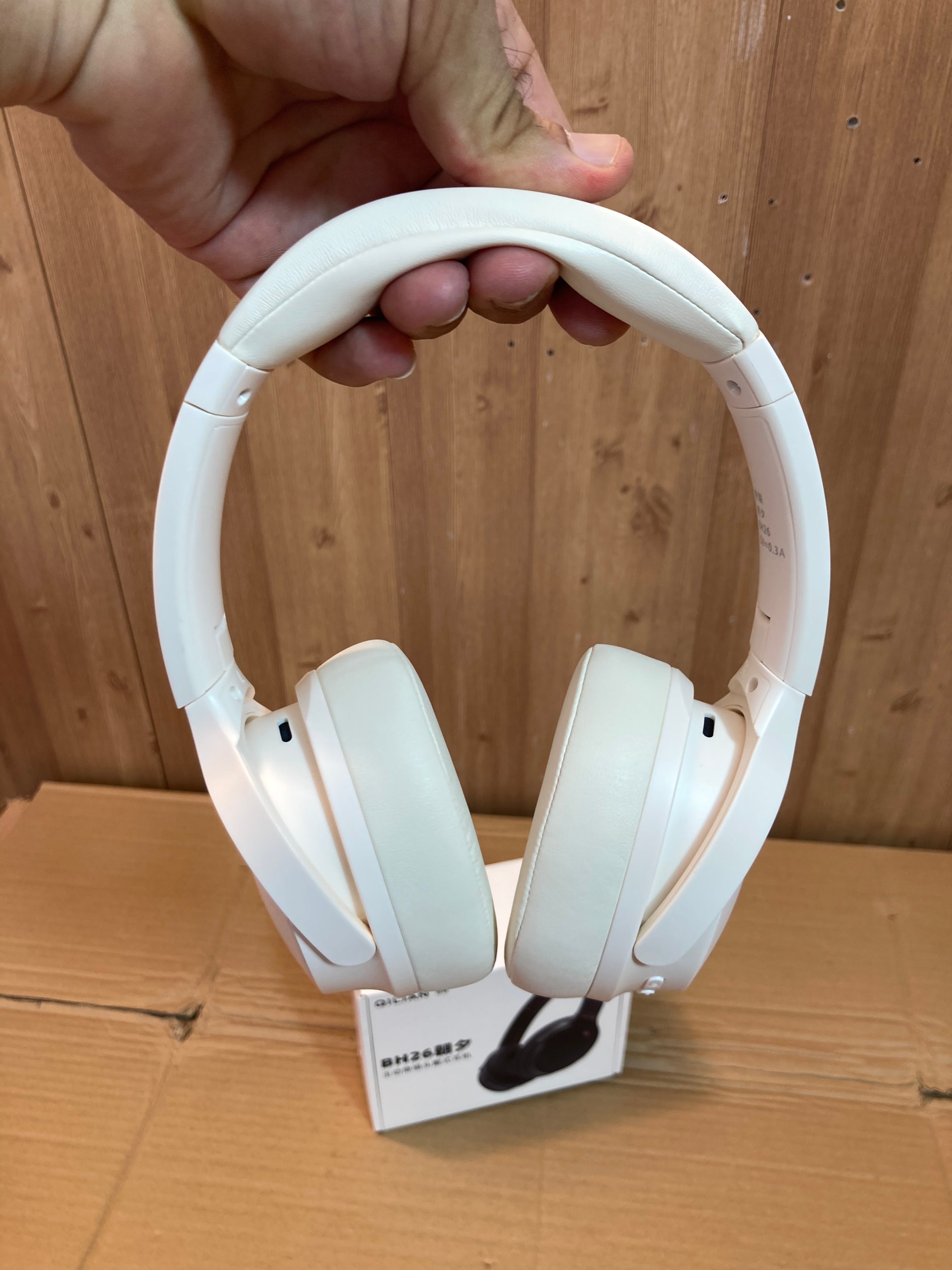 Qilian Wireless Foldable Soft ANC Headphones BH26