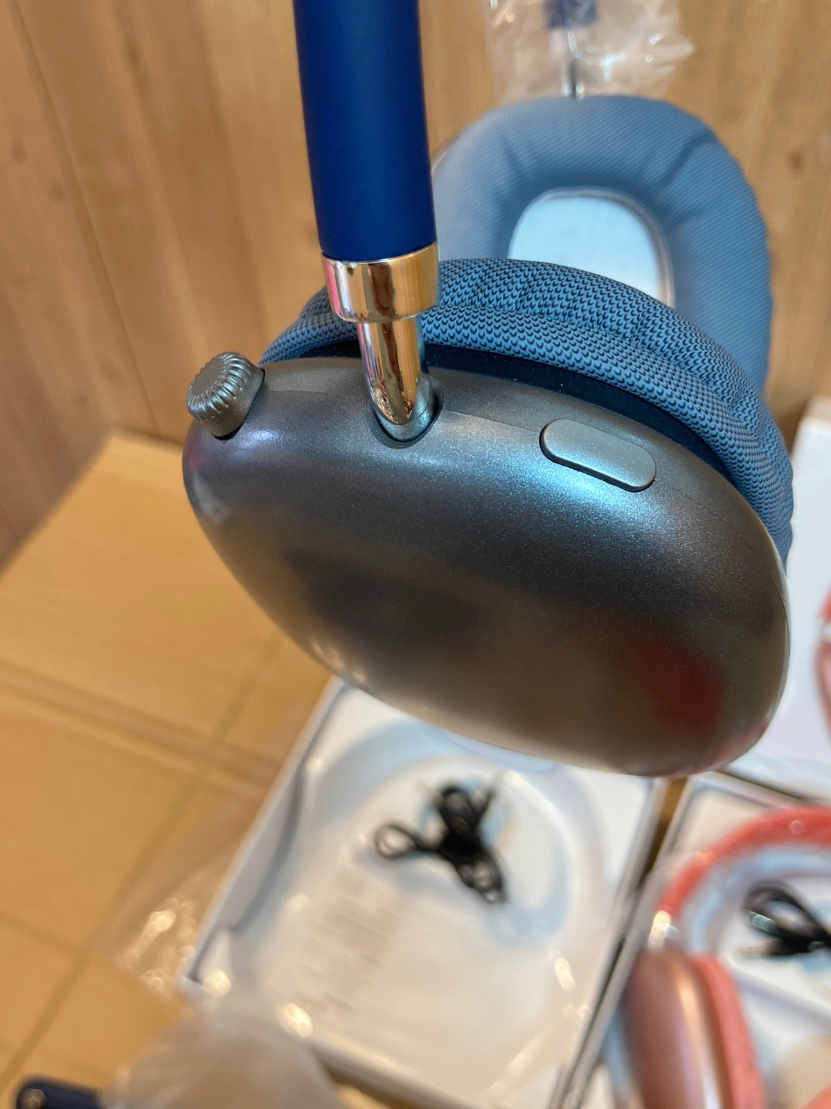 Apple AirPods Max Wireless Bluetooth Headphones With Case