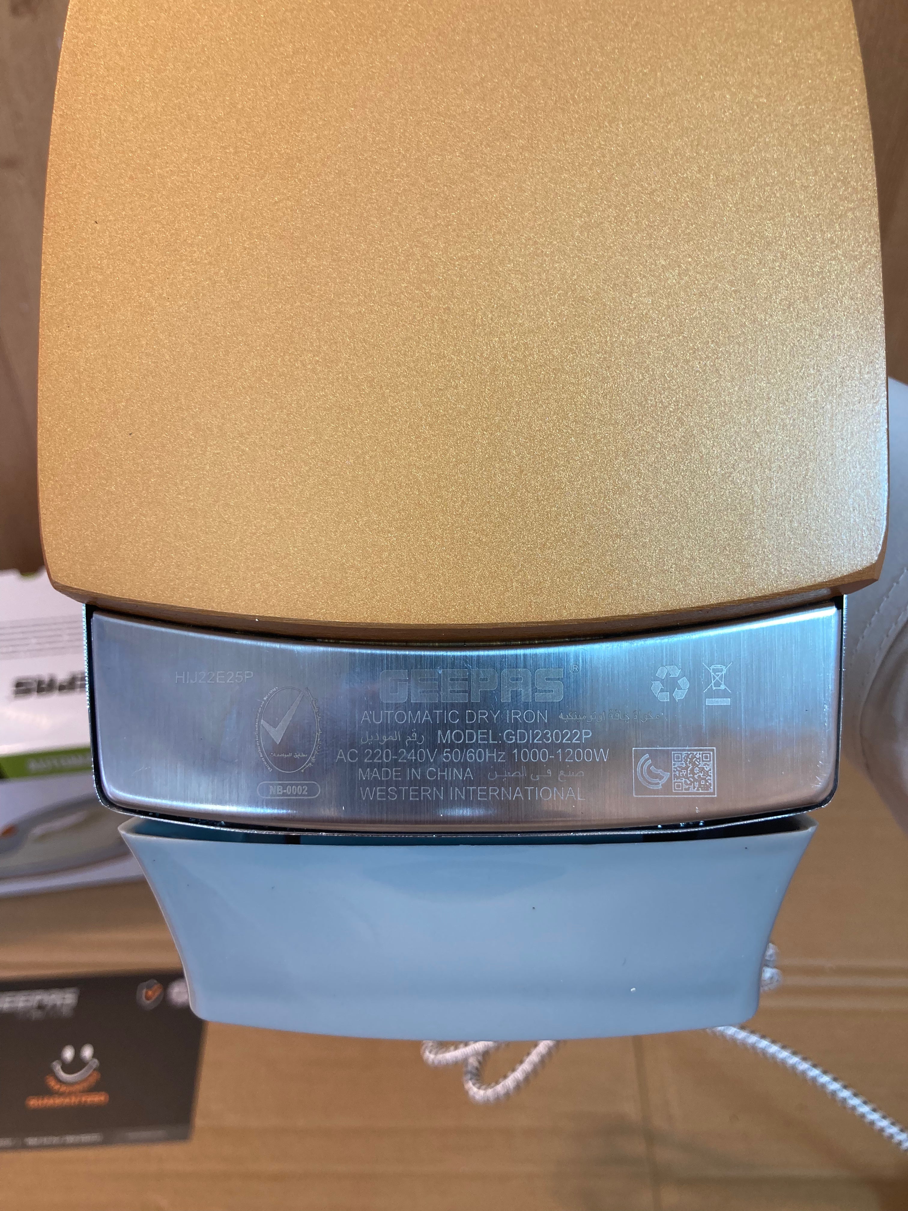 Geepas Heavy Weight Dry Iron 1200W