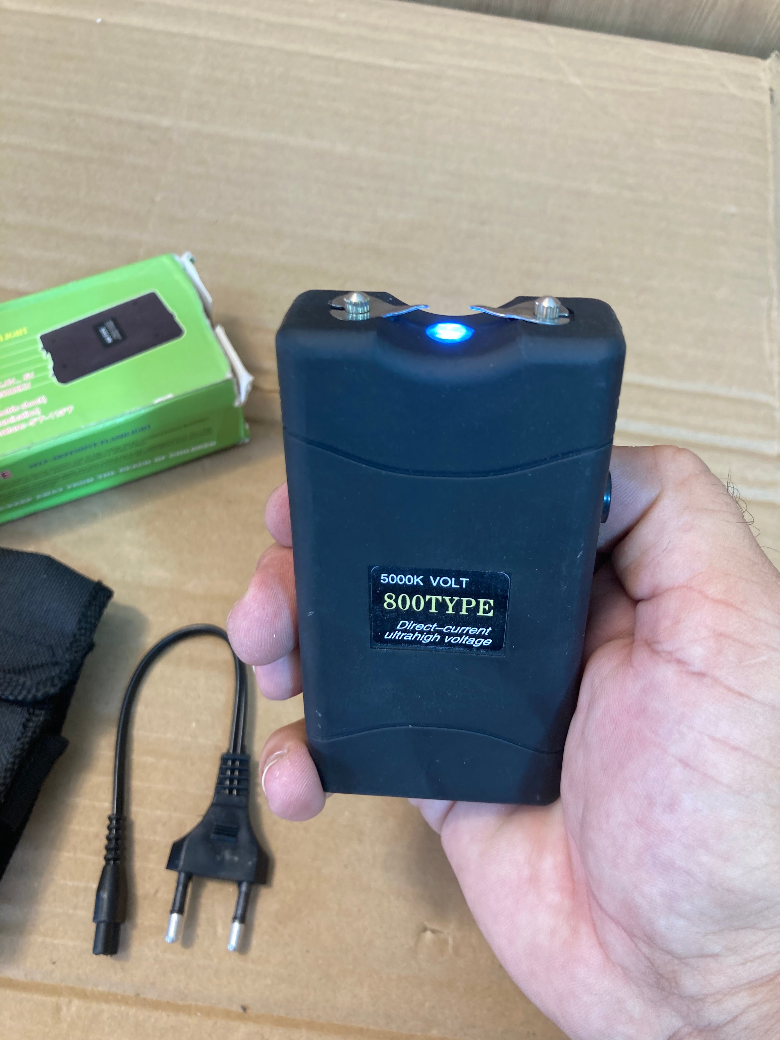 Self-Defensive Stun Gun with Flashlight – 800 Type – 5000k Volt