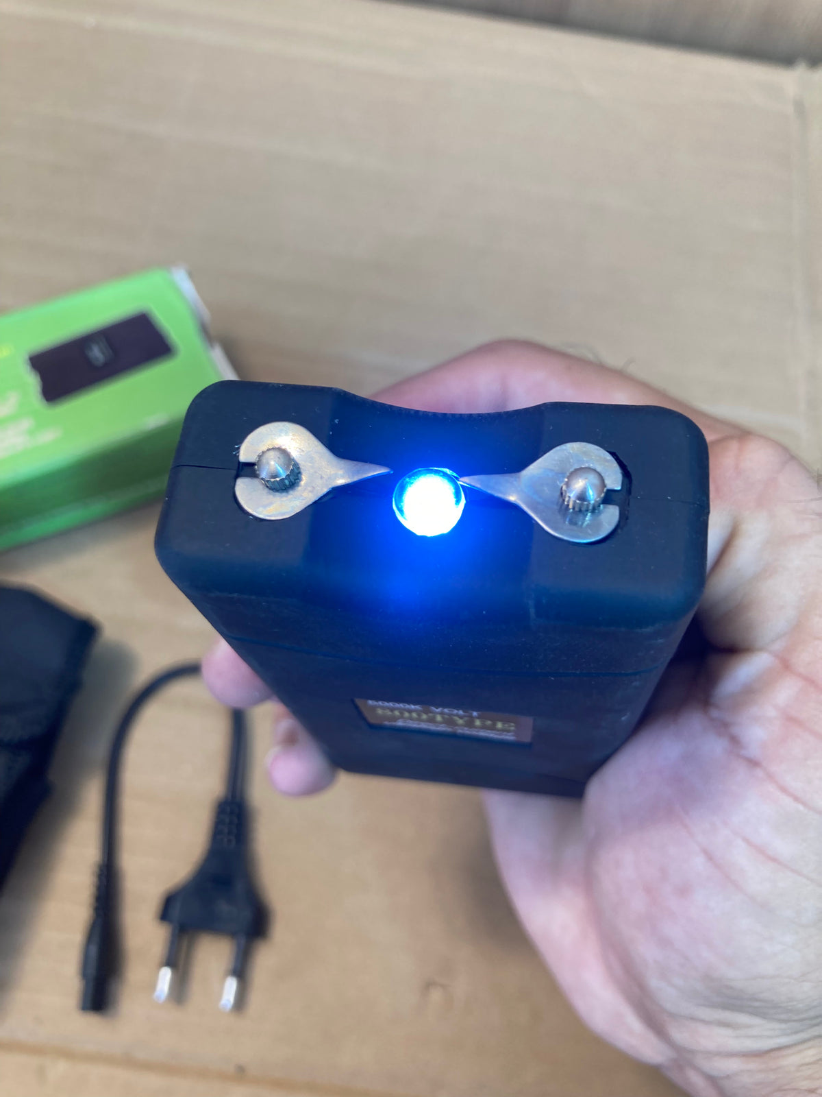 Self-Defensive Stun Gun with Flashlight – 800 Type – 5000k Volt