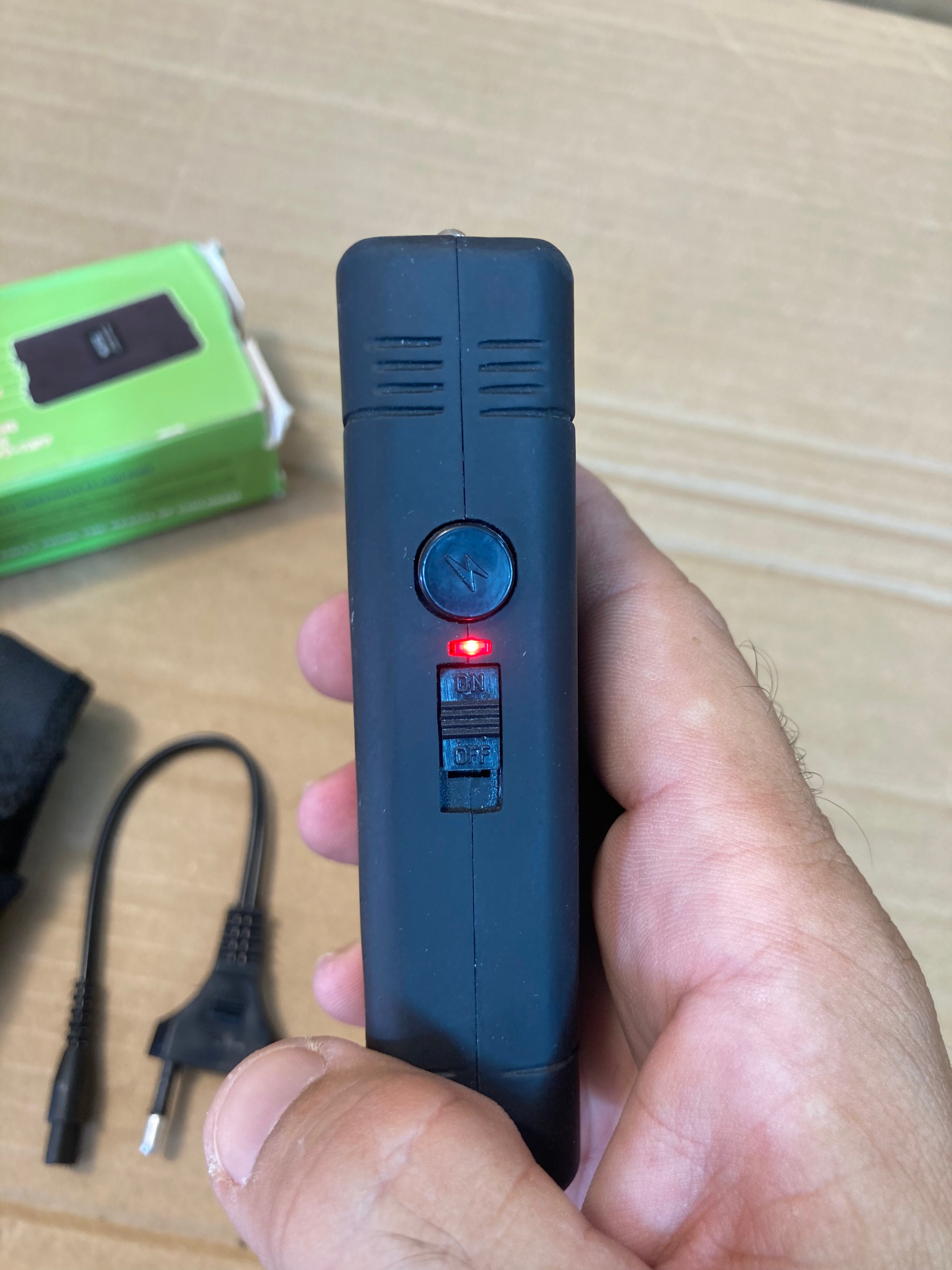 Self-Defensive Stun Gun with Flashlight – 800 Type – 5000k Volt