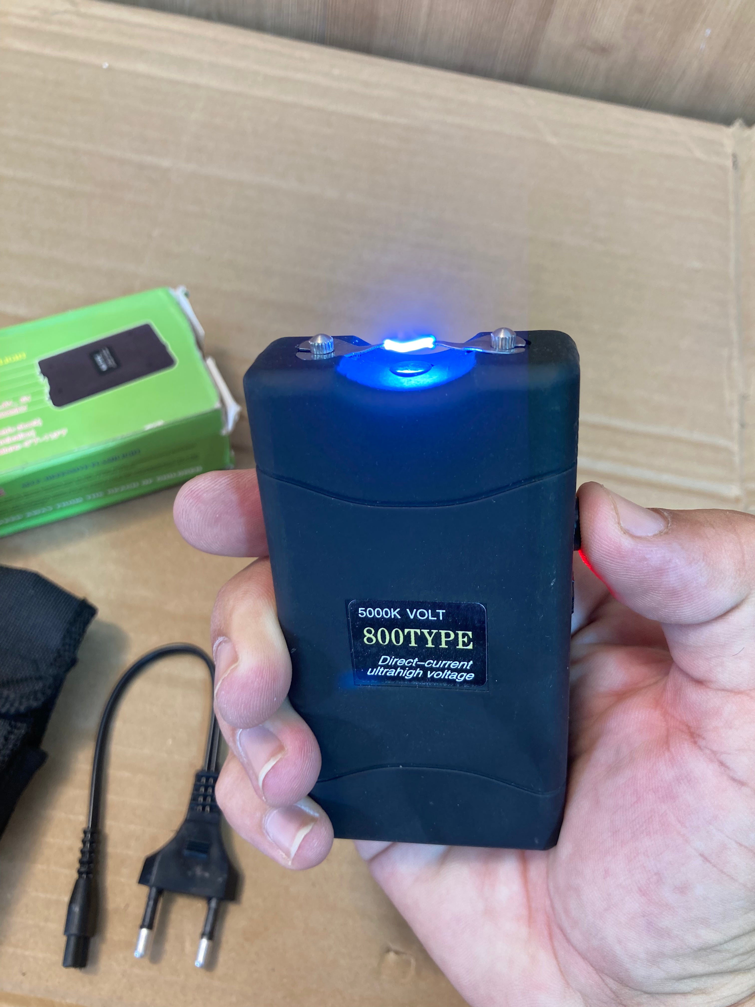 Self-Defensive Stun Gun with Flashlight – 800 Type – 5000k Volt