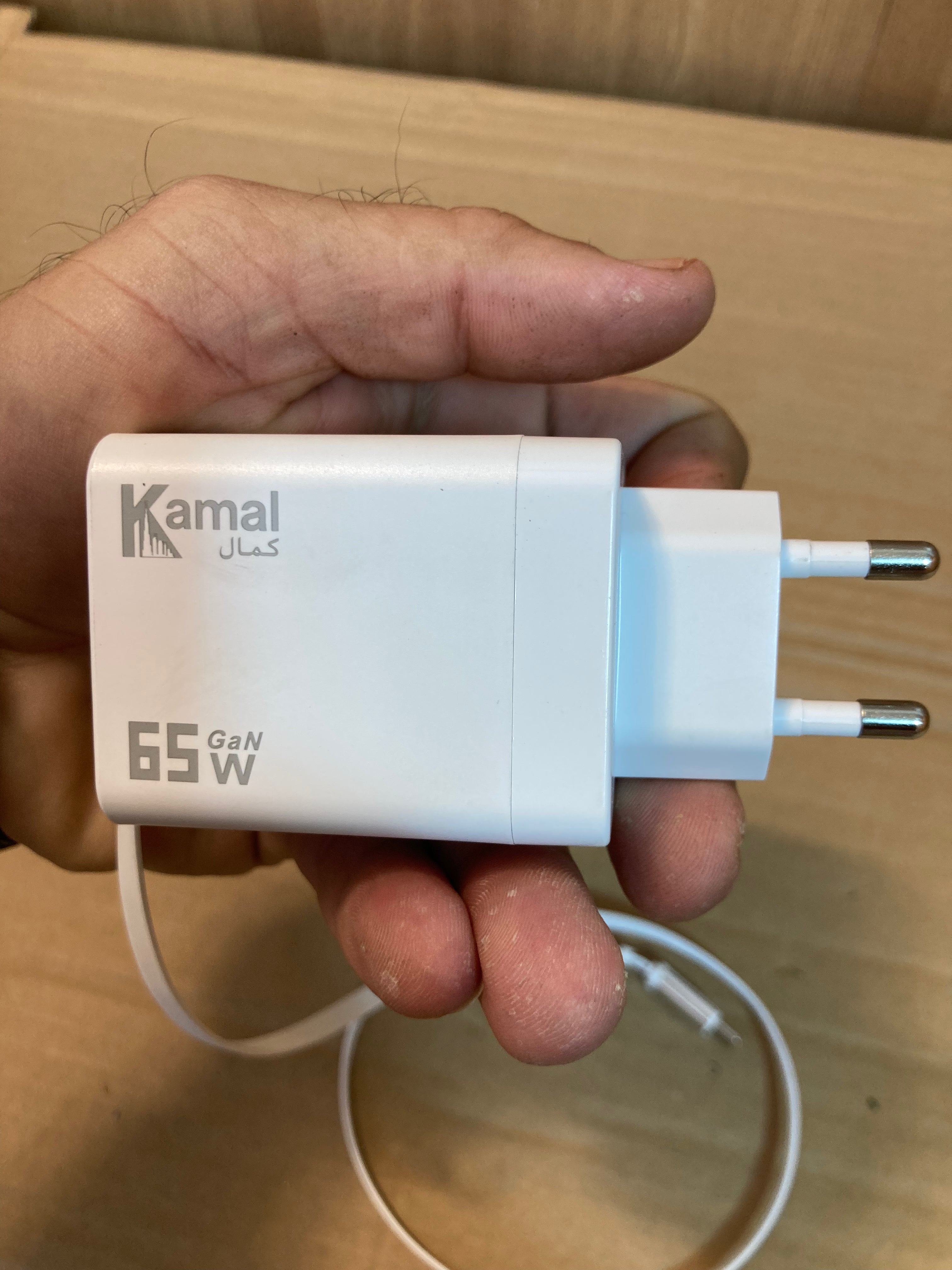 Kamal Fast Charging Built in Cable Charger - Adapter MT-08