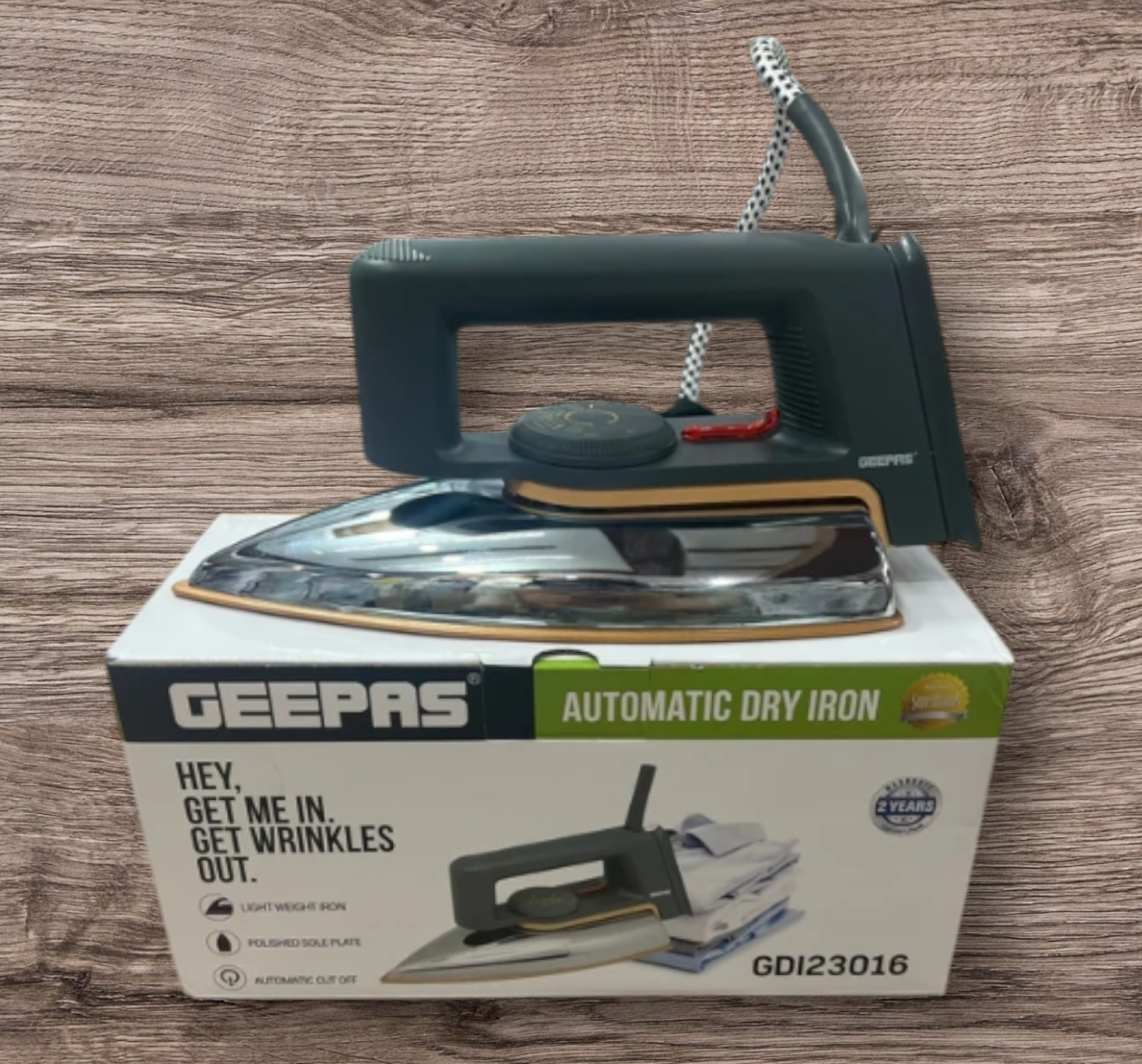 Geepas Light Weight Dry Iron
