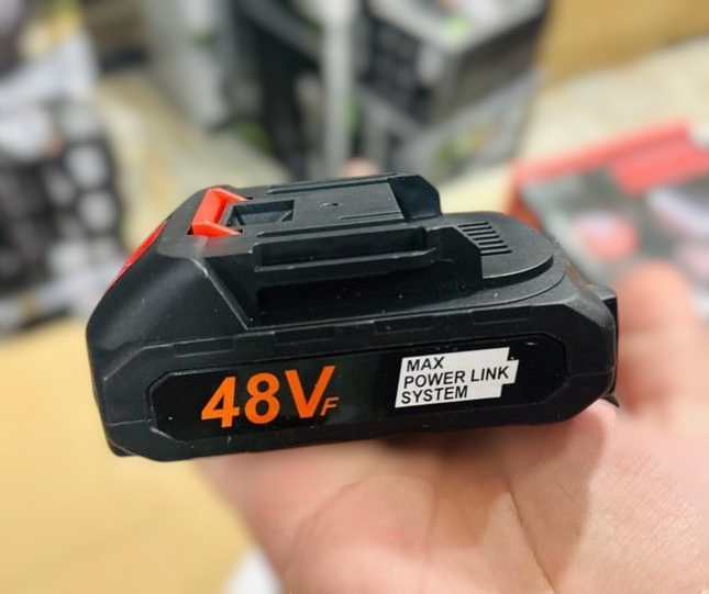 Rechargeable Handheld Mini Electric Chainsaw