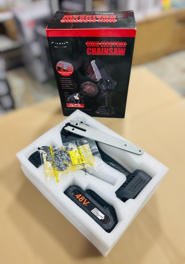Rechargeable Handheld Mini Electric Chainsaw