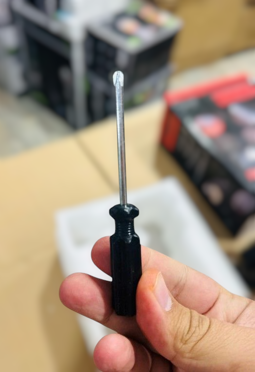 Rechargeable Handheld Mini Electric Chainsaw